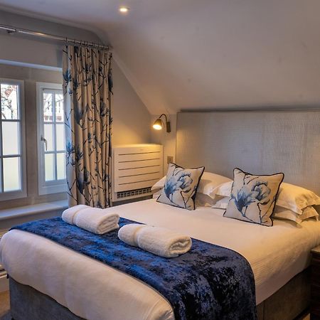 Burlington House Boutique Bed and Breakfast Oxford Exteriör bild A bedroom at The Old Vicarage Hotel