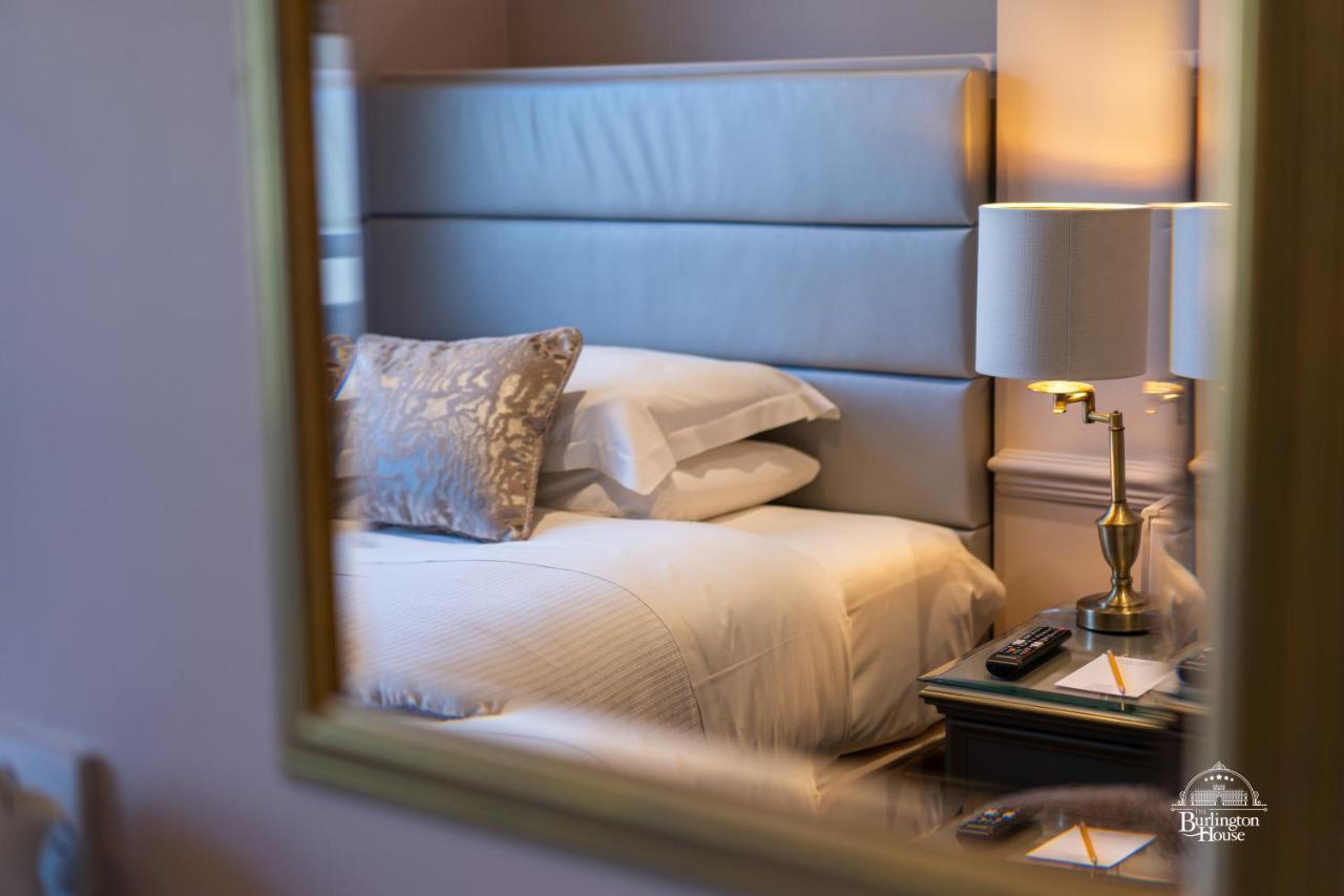 Burlington House Boutique Bed and Breakfast Oxford Exteriör bild A bedroom at the hotel