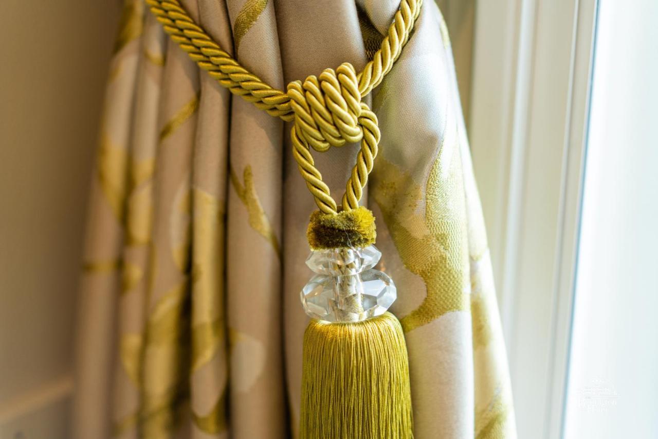 Burlington House Boutique Bed and Breakfast Oxford Exteriör bild A curtain tieback