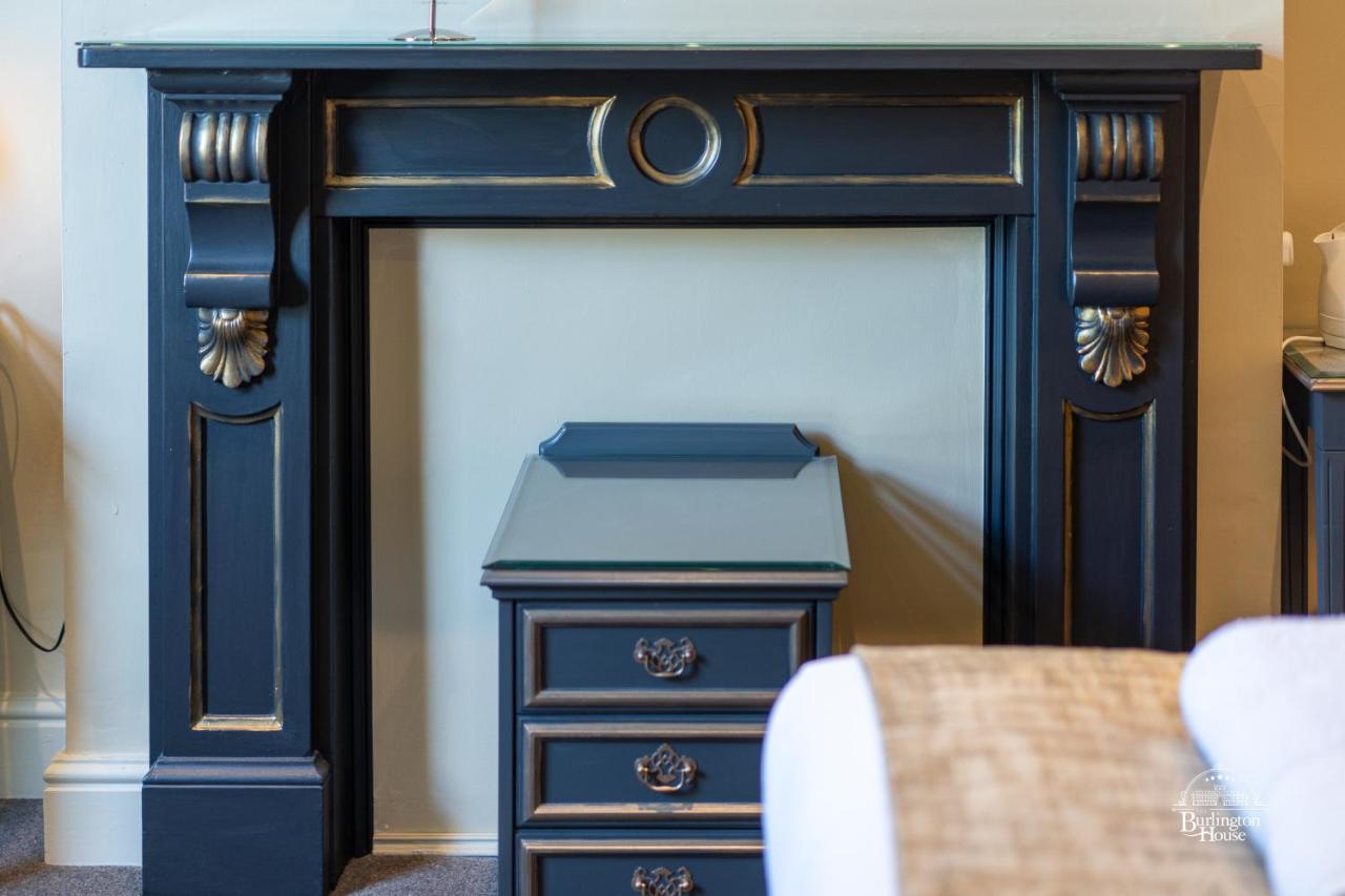 Burlington House Boutique Bed and Breakfast Oxford Exteriör bild A fireplace in the hotel