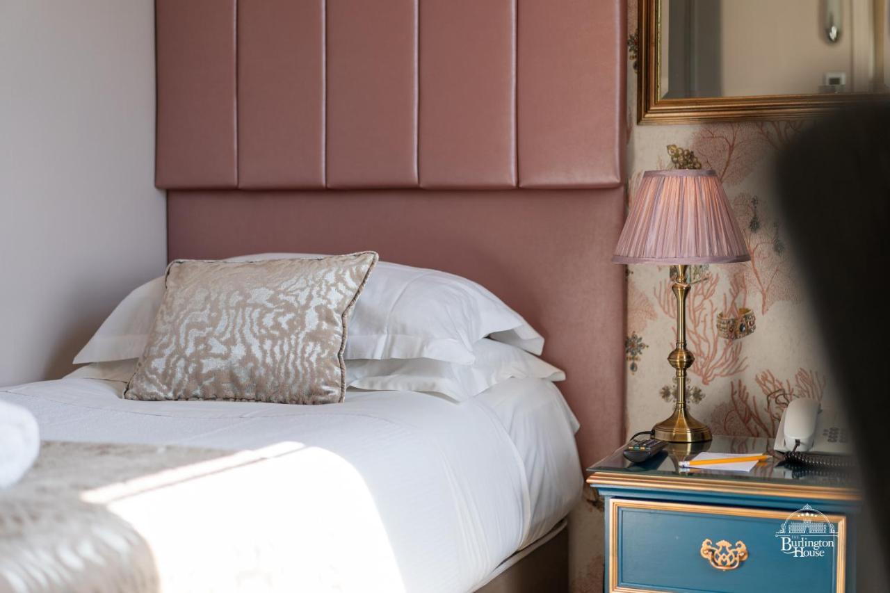 Burlington House Boutique Bed and Breakfast Oxford Exteriör bild A bedroom at the hotel