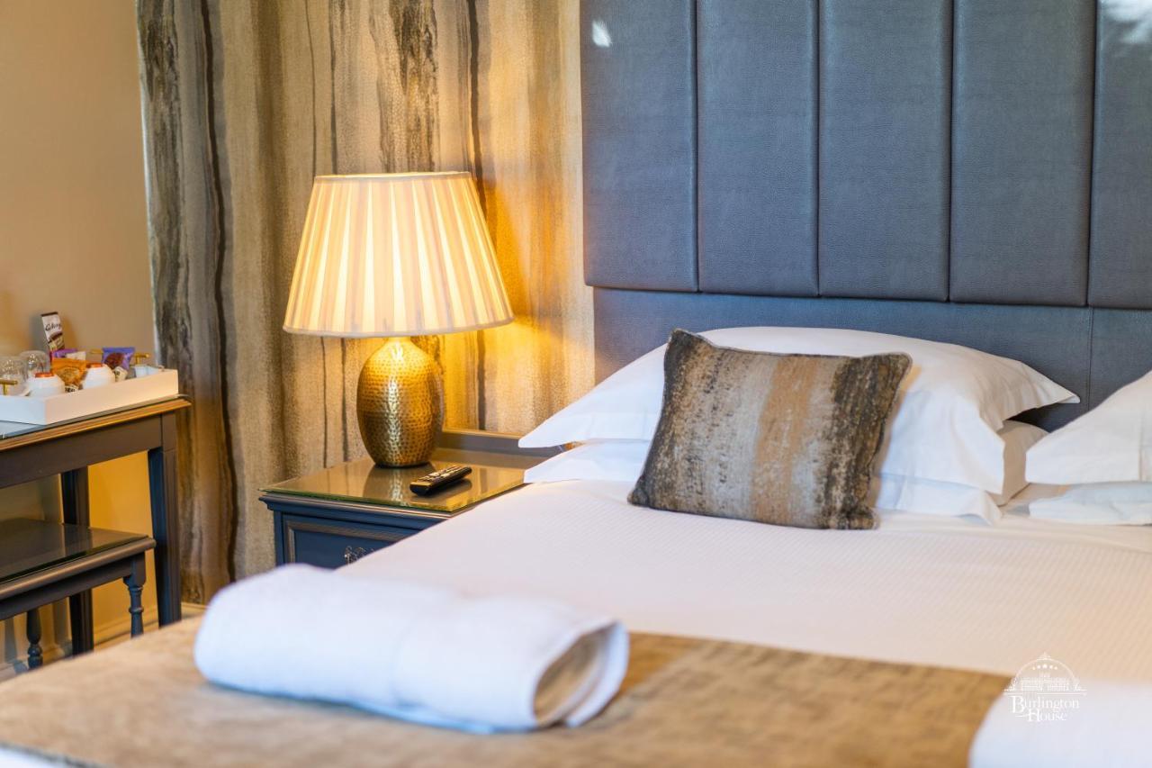 Burlington House Boutique Bed and Breakfast Oxford Exteriör bild A bedroom at The Old Vicarage Hotel