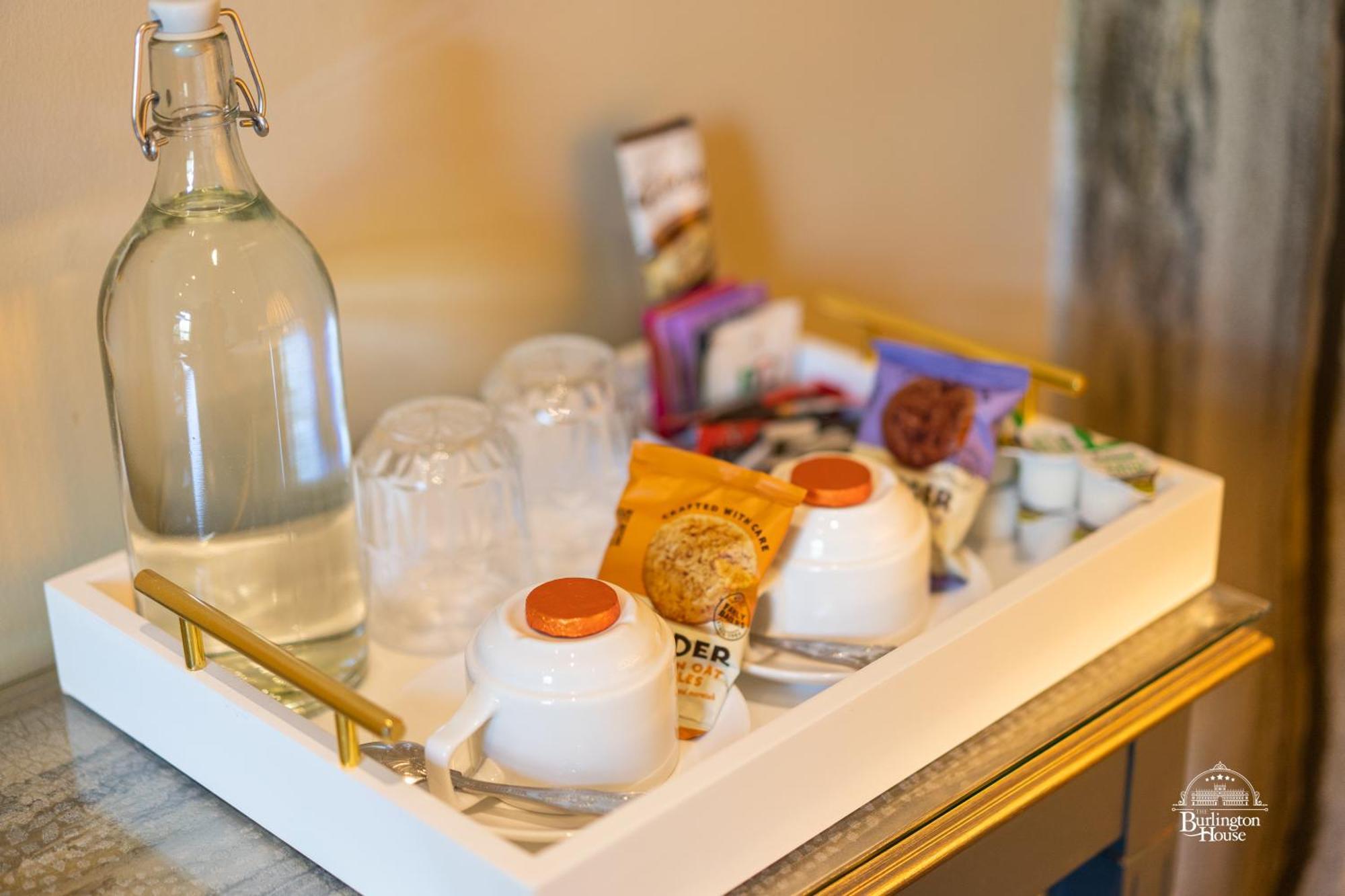 Burlington House Boutique Bed and Breakfast Oxford Rum bild A welcome tray at a hotel