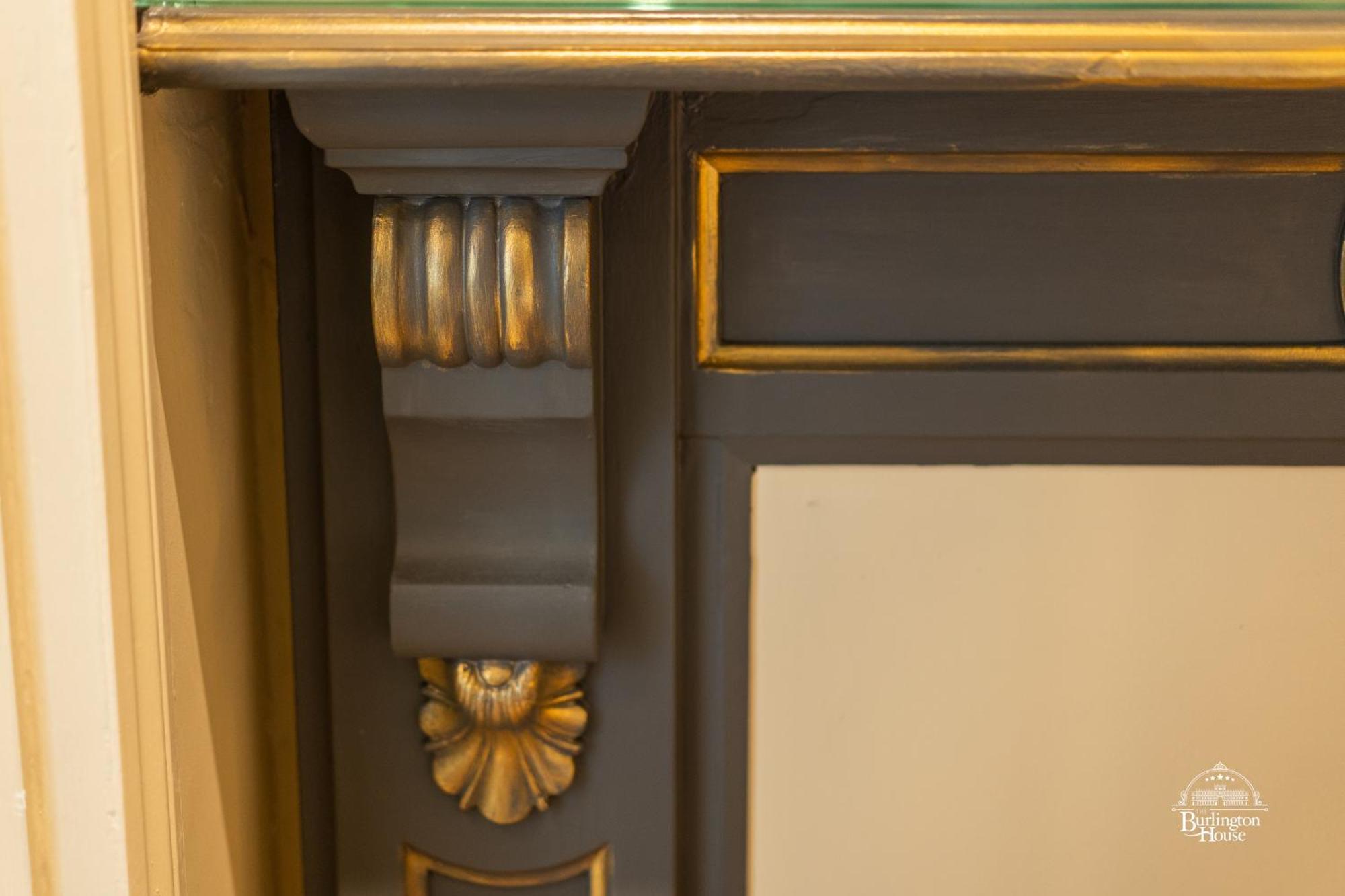 Burlington House Boutique Bed and Breakfast Oxford Rum bild Detail of the fireplace