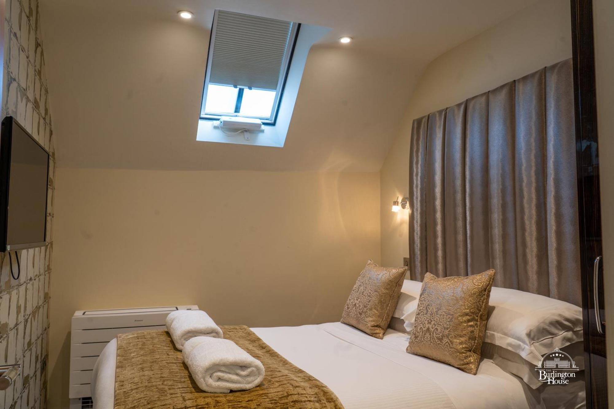 Burlington House Boutique Bed and Breakfast Oxford Exteriör bild A bedroom at the hotel